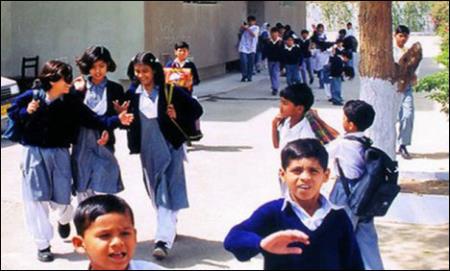     	آل کراچی پرائیویٹ اسکولزکی جانب سے 3؍ اگست 2015ء بروز پیر سے اسکول کھولے جانے کے مطالبے کو سندھ حکومت فوری طورپر منظور کرے ، ایم کیو ایم رابطہ کمیٹی 