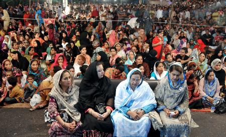 Album8 Day 2: MQM Workers & Supporters Gathered At Numaish Karachi To Show Solidarity With QET Altaf Hussain