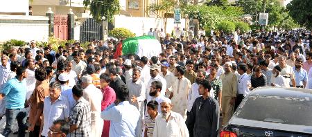 Prof Rizvi buried amid moving scenes at Yasinabad graveyard