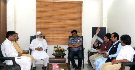 قائدتحریک الطا ف حسین سے اظہاریکجہتی کے لئے مولانامحمدطیب طاہری کی ڈاکٹرخالد مقبول صدیقی سے ملاقات