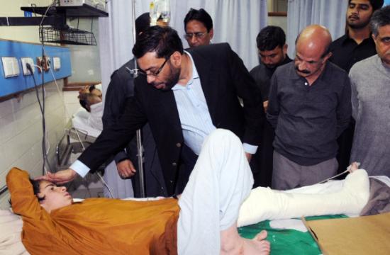 Dr Sagheer Ahmed visits the people injured in Quetta blast