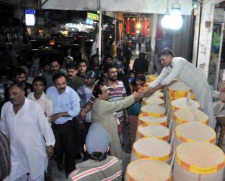 Election Campaign NA246: Kanwar Naveed Meets Shop Keepers 