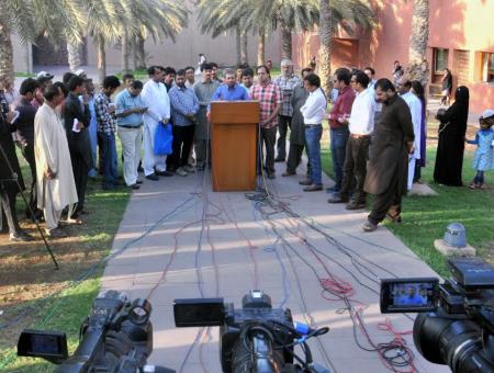 MQM Farooq Sattar visits APSP students in AKH