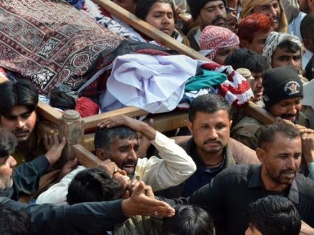 سانحہ شکار پور میں شہید ہونے والے 28افراد کی اجتماعی نما ز جنا زہ لکھی در شکارپور میں ادا کردی گئی 