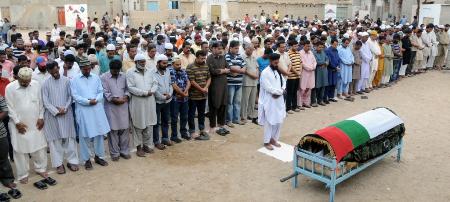دہشت گردوں کی فائرنگ سے شدید زخمی ہونیوالے شعبہ ٹرانسپورٹ کے رکن محمد اشرف دوران علاج جام شہادت نوش کرگئے شہید کو پاپوش نگر قبرستان میں سپرد خاک کردیا گیا