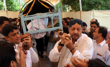 قائد حزب اختلاف سندھ اسمبلی خواجہ اظہار الحسن کے والد نور الحسن مرحوم کو محمد شاہ کے قبرستان میں سپرد خاک کردیا گیا 