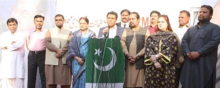 Dr Kahlid Maqbool visits membership camps in Lahore