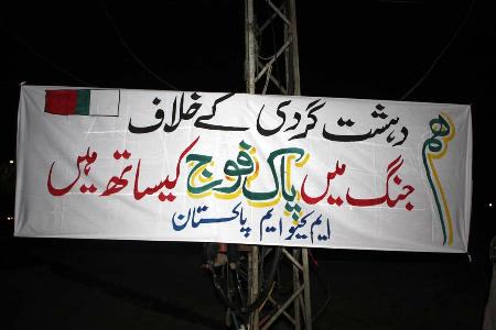 Banners in different areas of Lahore on display to show Solidarity with Pakistan Armed Forces