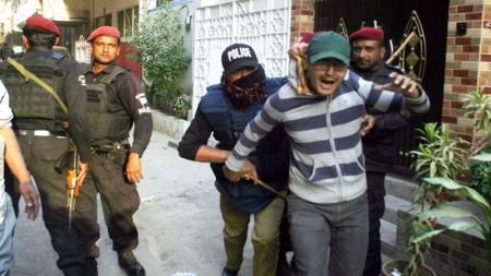 Dunya News: Ten detained as police baton charge MQM-L workers in Karachi