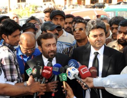ایم کیوایم کی رابطہ کمیٹی کے ڈپٹی کنوینر ڈاکٹر فاروق ستار نے سندھ ہائی کورٹ میں کراچی کے متعدد حلقوں میں حلقہ بندی کے خلاف پٹیشن دائر کردی