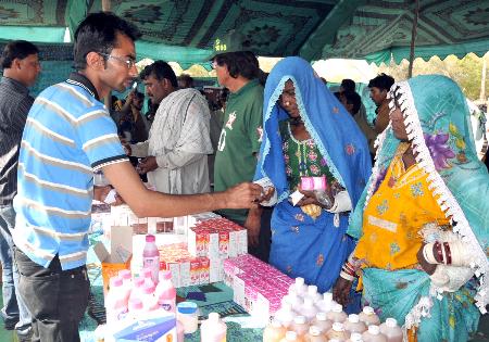 Album 7: MQM KKF Relief Camp For Famine Hit Tharparkar Victims  