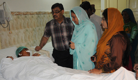 MQM MPAs visit Jinnah Hospital to see the helpless woman subjected to brutal torture by her husband