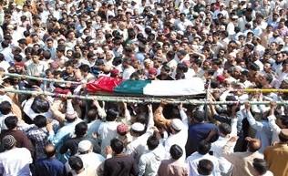متحدہ کی KMOC ماڑی پور سیکٹر کے رکن محمد بابر شہید سینکڑوں سوگواران کی آہوں اور سسکیوں کے درمیان گذری قبرستان میں سپردخاک