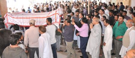 ایم کیوا یم کی لیگل ایڈ کمیٹی کے سینئر رکن سید علی حسنین شاہ بخاری کو وادی حسین قبرستان میں سپرد خاک کر دیا گیا