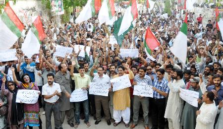 متحدہ قومی موومنٹ حیدرآباد زون کی جانب سے کراچی میں ایم کیوایم کے 04 کارکنان کو اغواء کے بعد بہیمانہ تشدد کر کے قتل کرنے کے خلاف حیدرآباد پریس کلب حیدرآباد کے سامنے بھرپور احتجاجی مظاہرہ کیا گیا
