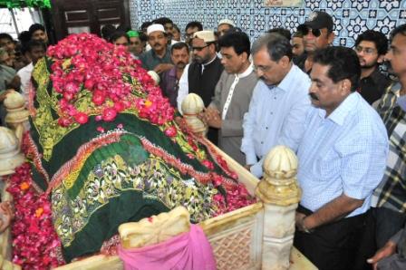 MQM delegation visits Abdul Shah Shrine