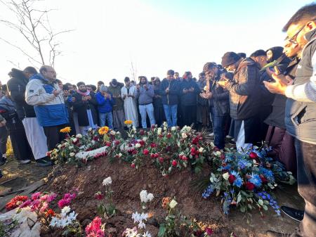  ایم کیوایم یوکے کے سینئر رکن یوسف قریشی کے بیٹے تیمور قریشی کو لندن میں سلاؤ کے قبرستان میں سپردخاک کردیا گیا