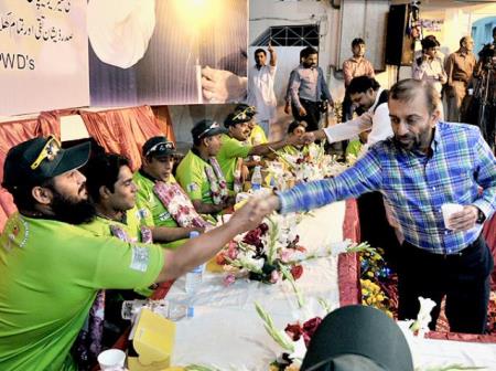 MQM holds reception for Wheel Chair Cricket team