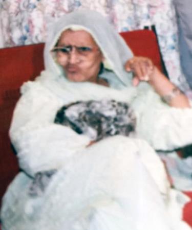 ایم کیوایم کے بانی وقائد الطاف حسین کی خالہ مرحومہ زلیخا بیگم کوسخی حسن قبرستان میں سپردخاک کردیاگیا