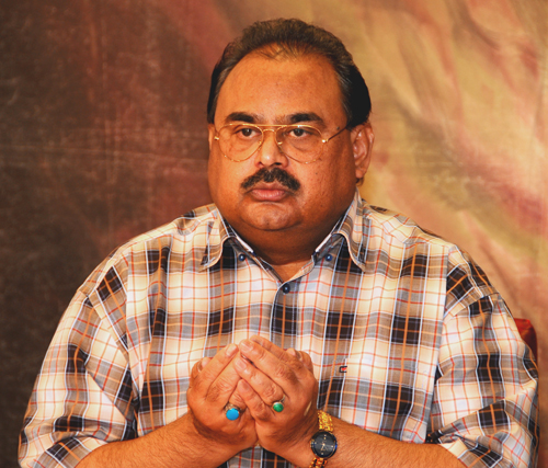 Altaf Hussain condoles with prominent journalist Muhammad Malick on the death of his father