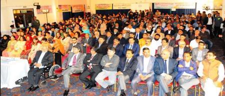 ایم کیوایم یوکے کے زیر اہتمام لندن میں قائدتحریک الطاف حسین کی 61ویں سالگرہ کااجتماع، سینکڑوں افرادکی شرکت 