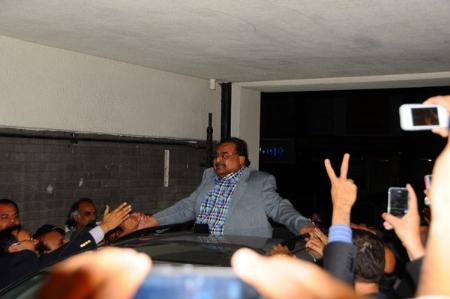 Pictures Album: QET Altaf Hussain arrive at MQM International Secretariat 