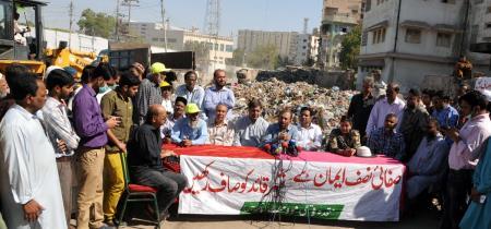 صاف کراچی مہم کے اگلے مراحل میں شہر کی مختلف یوسیز سے روزانہ کی بنیاد پر 7ہزار ٹن کچرا اٹھائیں گے ، ڈاکٹر فاروق ستار 