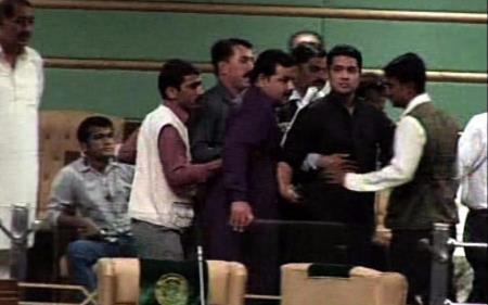 سندھ اسمبلی کی ناقص سیکورٹی کی قلعی کھولنے کی پاداش میں اے آر وائی نیوز کے پروگرام ’سرِعام‘ کے میزبان اقرارالحسن اور سرعام کی ٹیم کے اراکین کی گرفتاری پر رابطہ کمیٹی کااظہار مذمت 