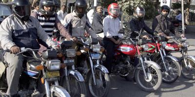 کراچی میں موٹرسائیکل سواروں کیلئے ہیلمٹ پہننے کی لازمی پابندی کاخیرمقدم کرتے ہیں، رابطہ کمیٹی ایم کیوایم