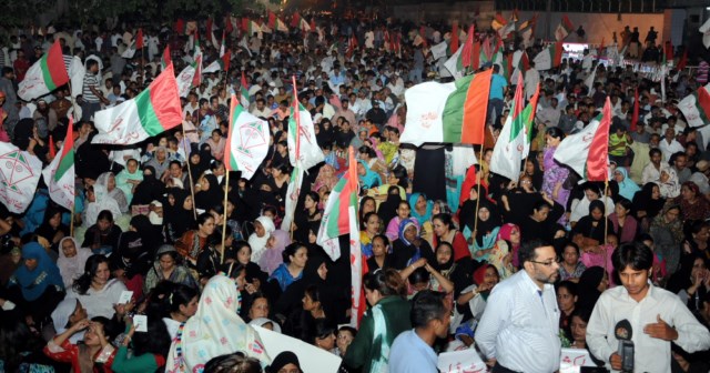 MQM Protest in Karachi against Re-poll decision only in 43 stations of NA250 by EC