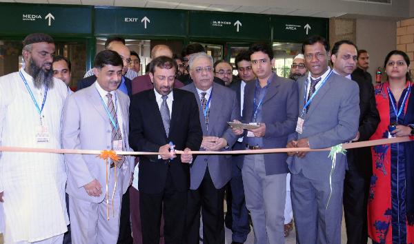 Dr Farooq Sattar visits 8th International Book Fair being held in the Karachi Expo Centre