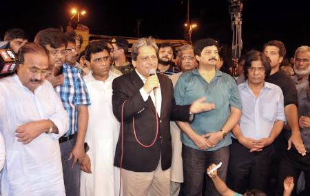 Sindh Governor Dr. Ishrat Ul Ibad visited MQM Workers and Supporter at Numaish Karachi 