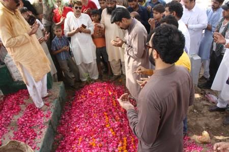 Pictures: Funeral Prayer of MQM MNA Tahira Asif in Lahore 