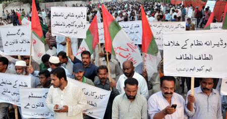 نوشہرو فیروز میں وڈیرے کی جانب سے مزدورں پر تشد اور غیر قانونی جرگے کے ذریعے تذلیل آمیز سزائیں دینے کےخلاف متحدہ قومی موومنٹ کے زیراہتمام کراچی پریس کلب کے باہر احتجاجی مظاہرہ 