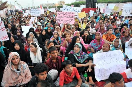 پانی کے مصنوعی بحران کے خلاف ایم کیوا یم کی جانب سے کراچی کے اضلاح میں عوامی احتجا جی کاسلسلہ جاری ہے