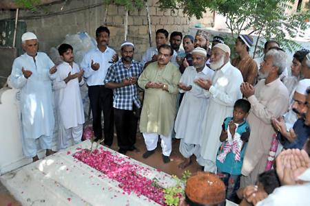 حق پرست رکن قومی اسمبلی کنورنوید جمیل کی مسجد شہدائے اردو میں نماز جمعہ کی ادائیگی کے بعد عوام سے ملاقاتیں