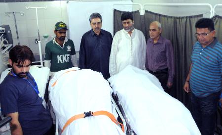 MQM Member of central Coordination Committee Visits Zia-Ud-din hospital