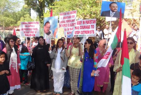 ایم کیوایم ساؤتھ افریقہ یونٹ کا پریٹوریا میں پاکستانی ہائی کمیشن کے سامنے احتجاجی مظاہرہ