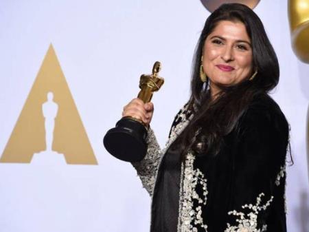 بین الاقوامی شہرت یافتہ نامور پاکستانی فلم ڈائریکٹر شرمین عبید چنائے کودوسری بار اکیڈمی ایوارڈ جیتنے پرایم کیوایم کے سینئر ڈپٹی کنوینر ڈاکٹر فاروق ستار کی زبردست مبارکباد 