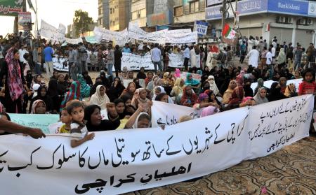 Day 3 Pictures: MQM Stages Protest at Orangi town Over Water Crisis In Karachi
